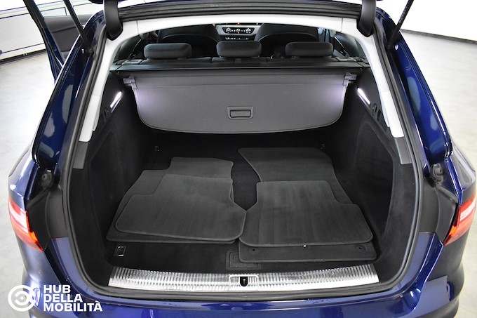 AUDI A4 Avant 30 TDI 136 CV S tronic